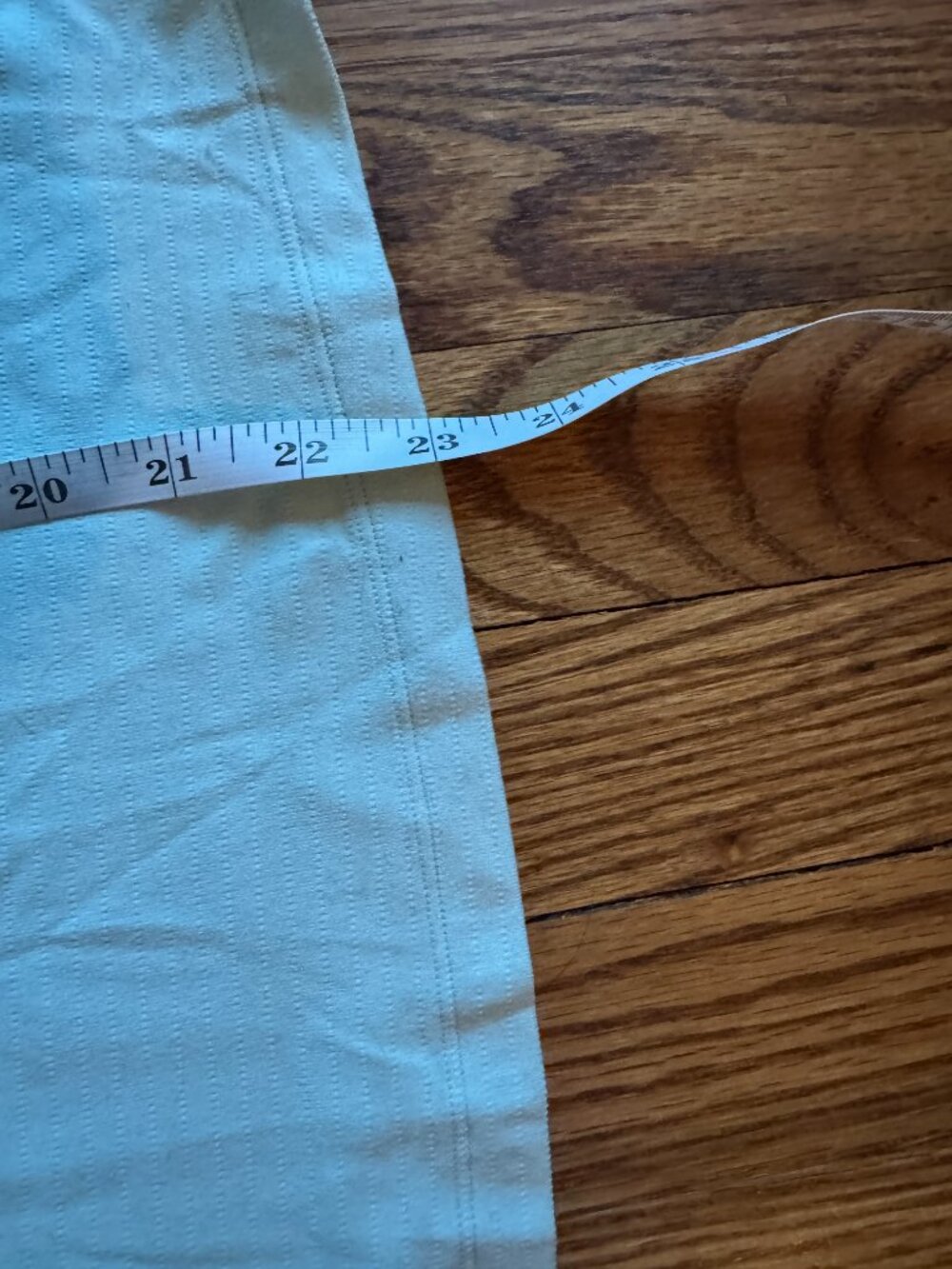 Lululemon "license to train" classic fit top, Size 6 - Picture 6 of 7